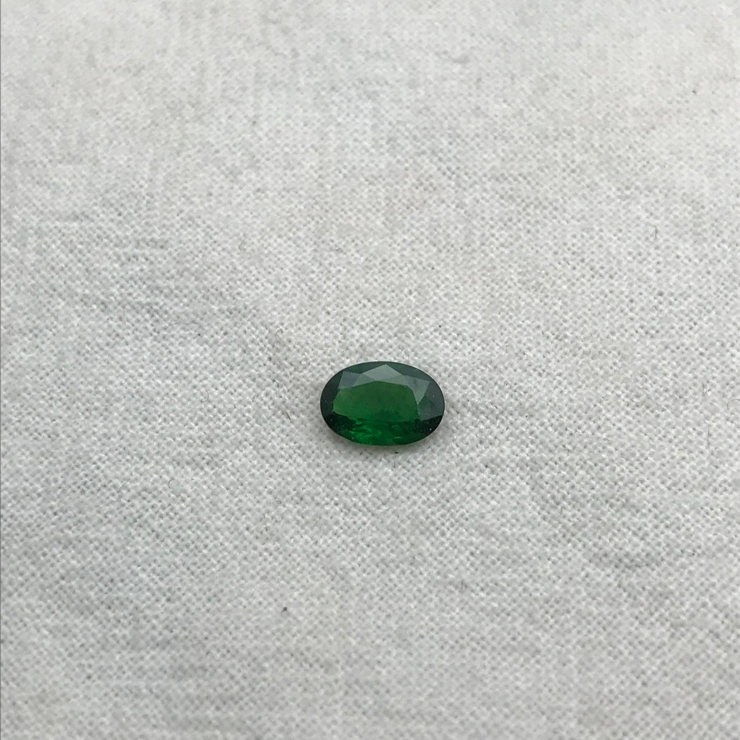 0.63 carat Natural Green Tsavorite Garnet 7x4.7mm Faceted Oval cut, Rich Emerald Green
