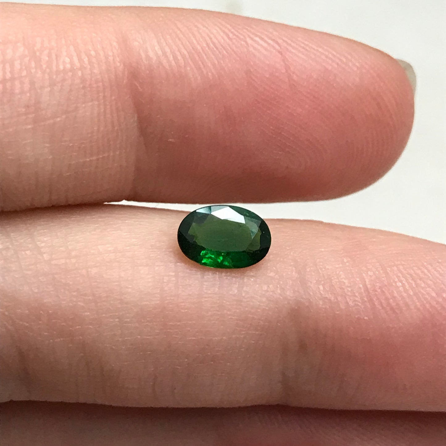 0.63 carat Natural Green Tsavorite Garnet 7x4.7mm Faceted Oval cut, Rich Emerald Green