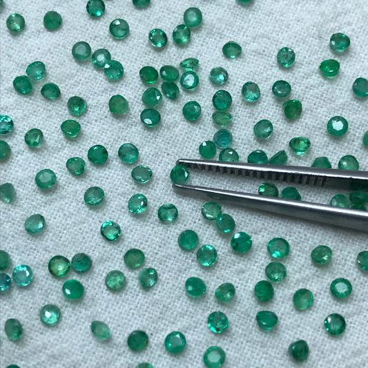 ONE- 2mm Emerald Round Cut, Faceted Loose Gemstone, Natural Green Emerald, Green Beryl