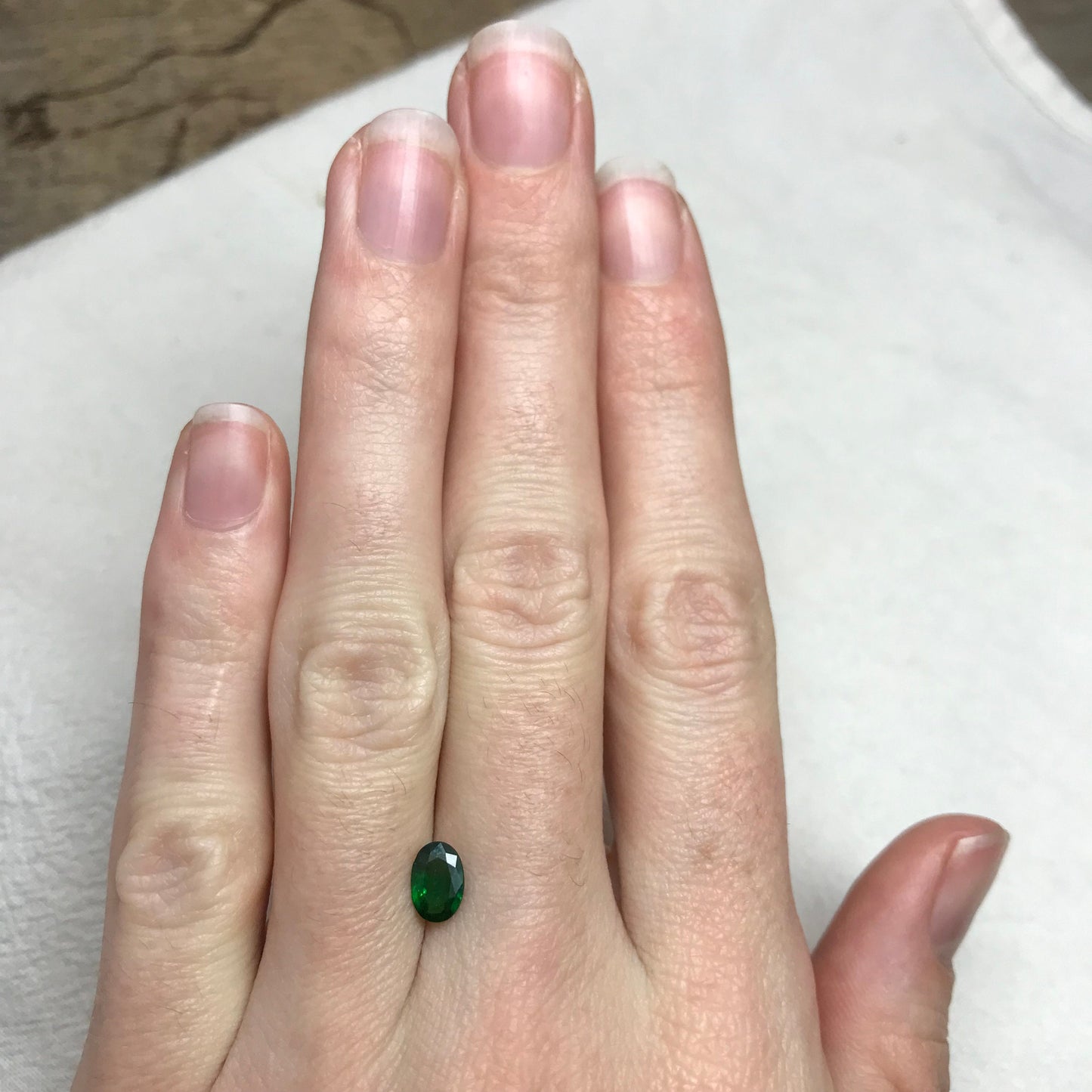 0.63 carat Natural Green Tsavorite Garnet 7x4.7mm Faceted Oval cut, Rich Emerald Green