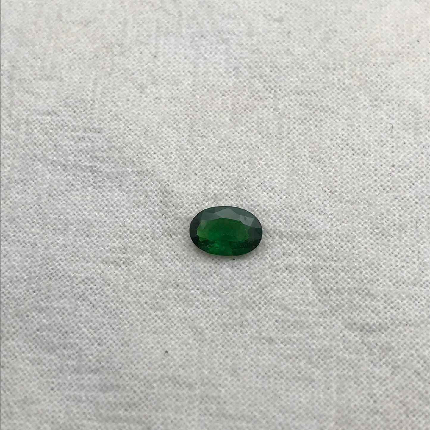 0.63 carat Natural Green Tsavorite Garnet 7x4.7mm Faceted Oval cut, Rich Emerald Green