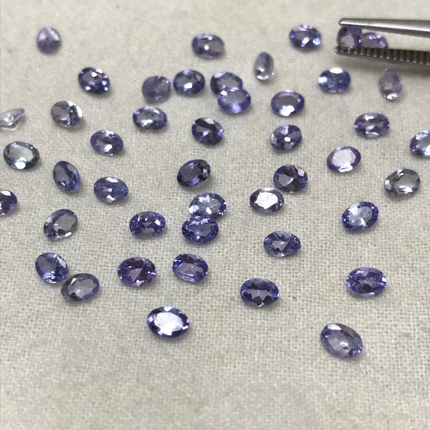 One 4x3mm Violet Tanzanite 0.155 carat average Oval Cut, Faceted Loose Gemstone, Natural Tanzanite, Zoisite
