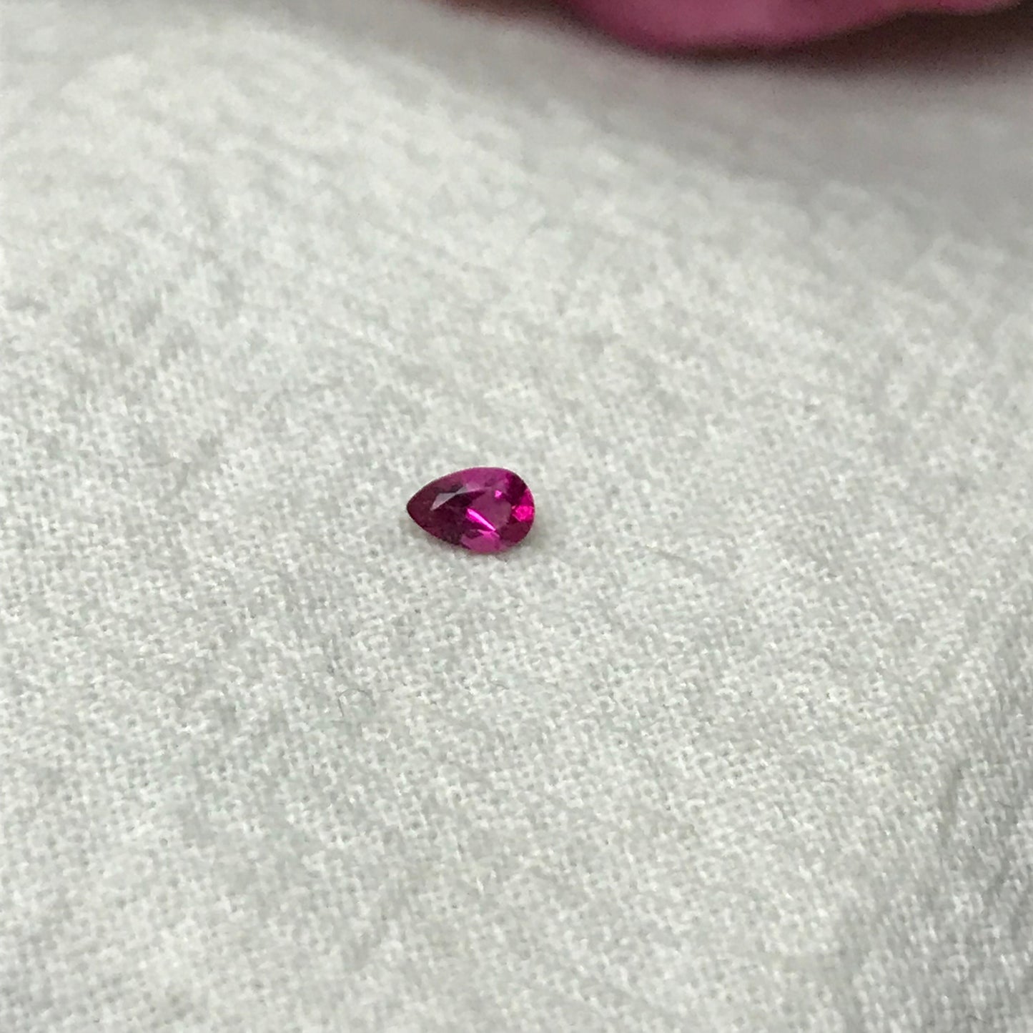 0.11 ct Red Beryl 4x2.6mm Pear Cut, Natural Utah Red Beryl, Faceted Bixbite, VS! Rare Gemstone