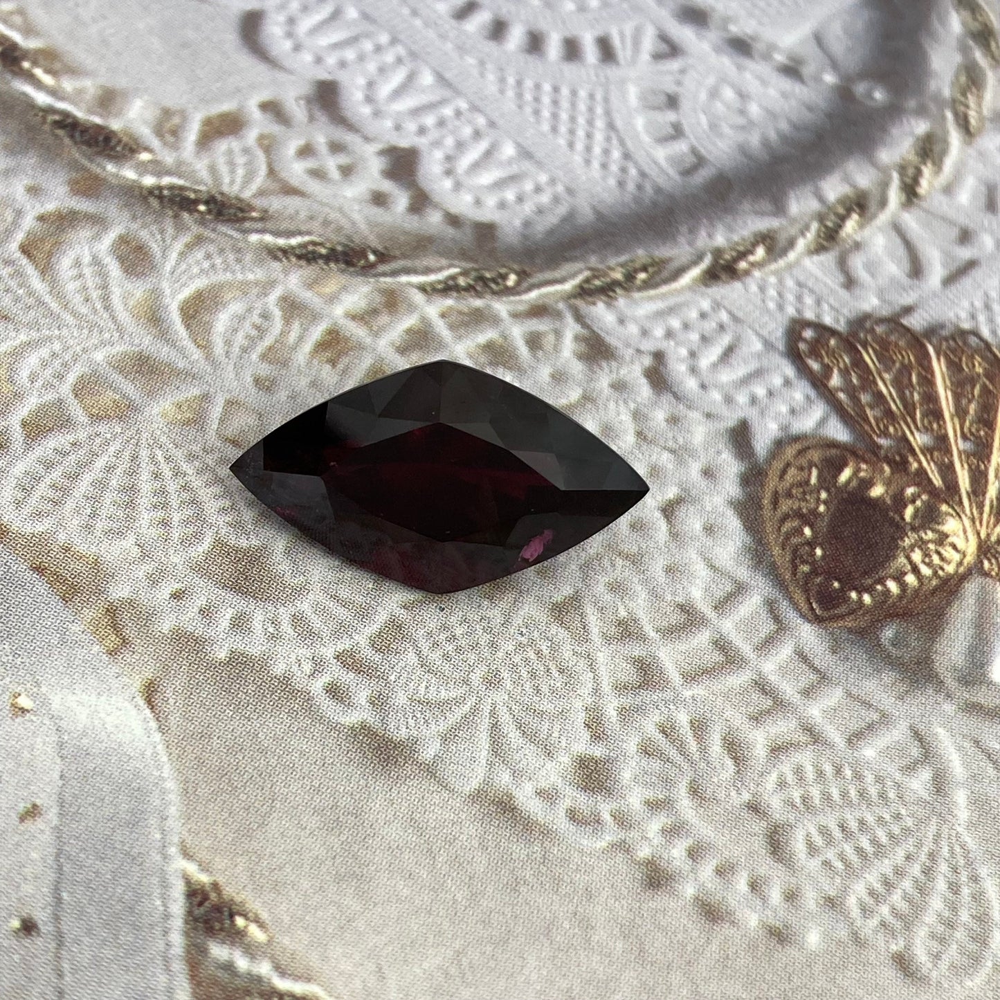 7.71 carat Natural Rhodolite Garnet 17.5x10mm Lozenge Cut Purple Red Garnet, Faceted Raspberry Garnet Gem, Red Garnet