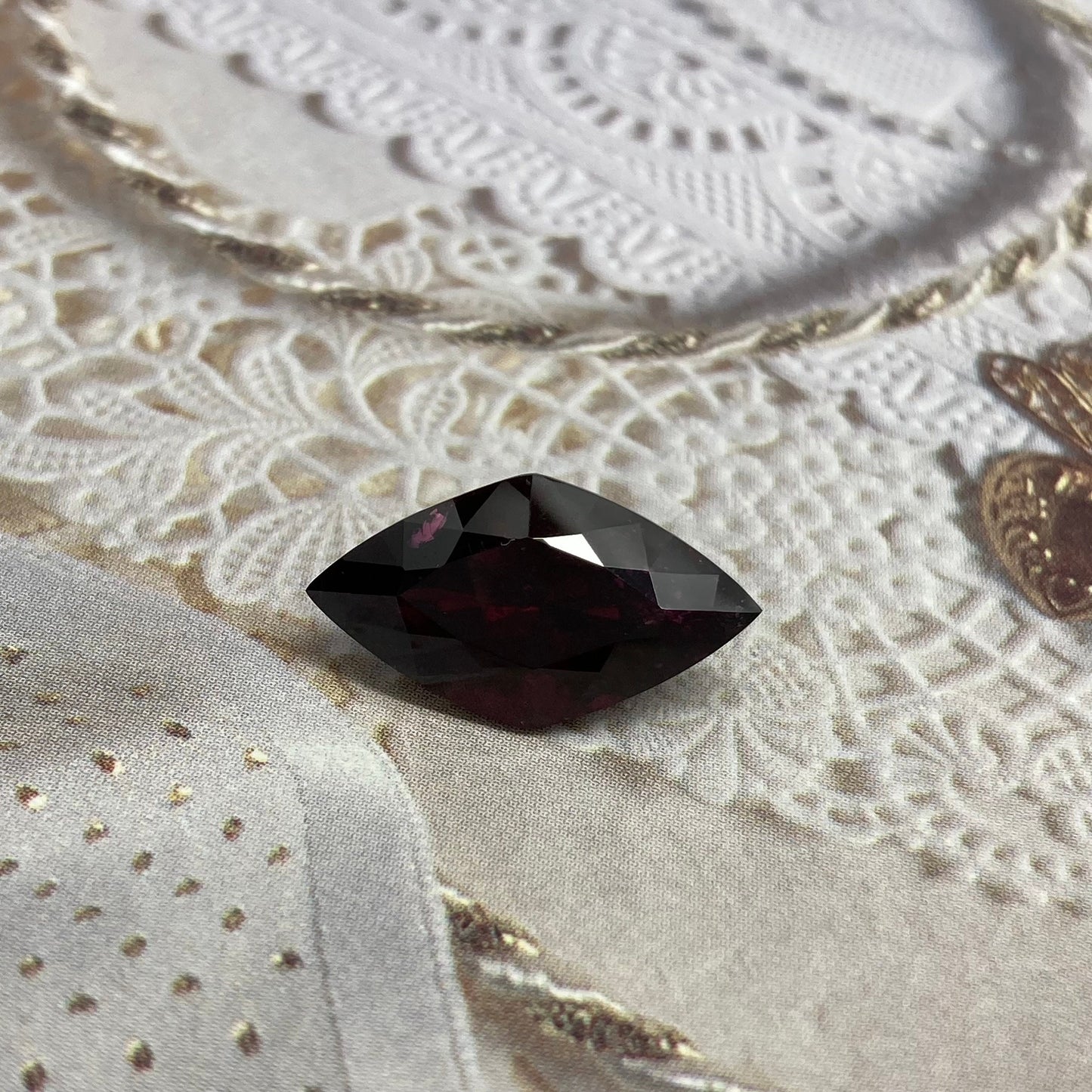 7.71 carat Natural Rhodolite Garnet 17.5x10mm Lozenge Cut Purple Red Garnet, Faceted Raspberry Garnet Gem, Red Garnet