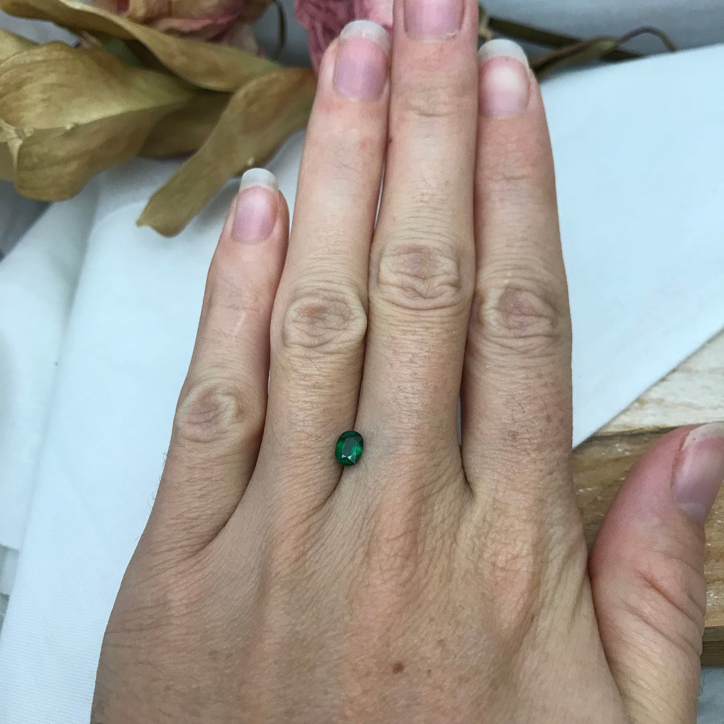 0.48 carat Natural Green Tsavorite Garnet 5.6x4.18mm Oval Cut, Faceted Loose Gemstone