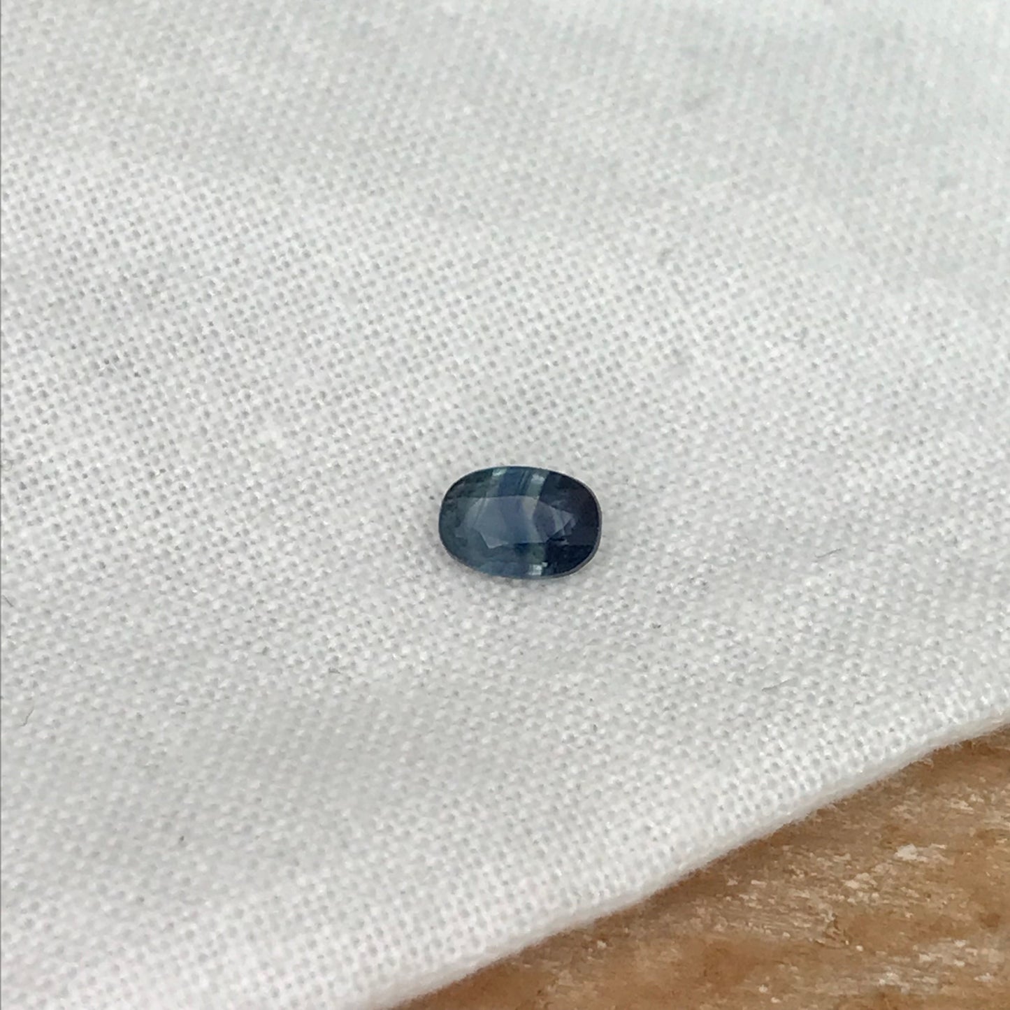 0.50 carat Blue Sapphire 5.3x3.7mm Oval Cut, Faceted Loose Natural Parti Sapphire
