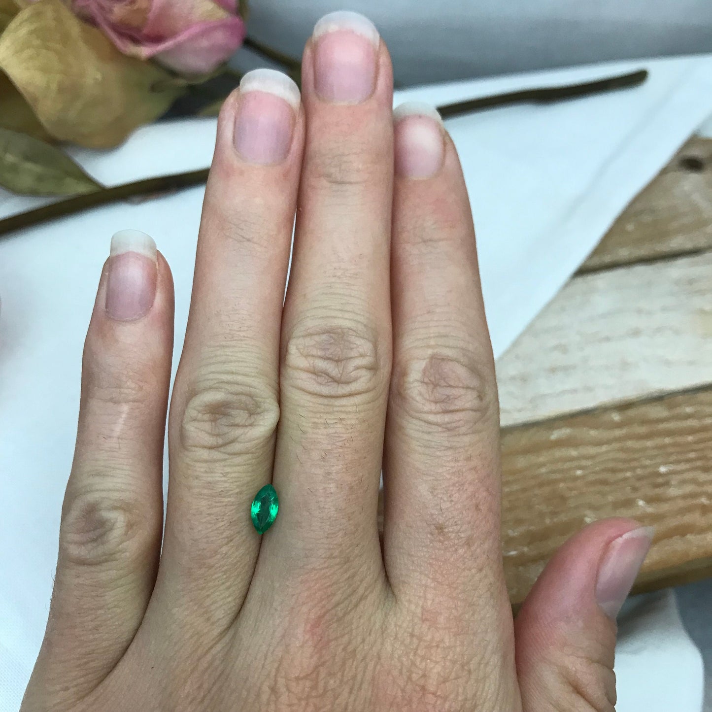 0.41 carat Natural Green Emerald 7x3.7mm Marquise Cut Loose Gem, Faceted Gemstone, Flowing Gems