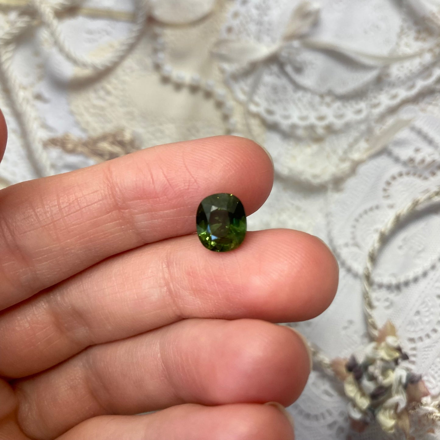 3.74 Carat BE Treated Natural Green Sapphire 9x7.7mm Oval/Cushion Corundum, BERYLLIUM TREATED, Faceted Loose, Gemstone Earth Mined Gem