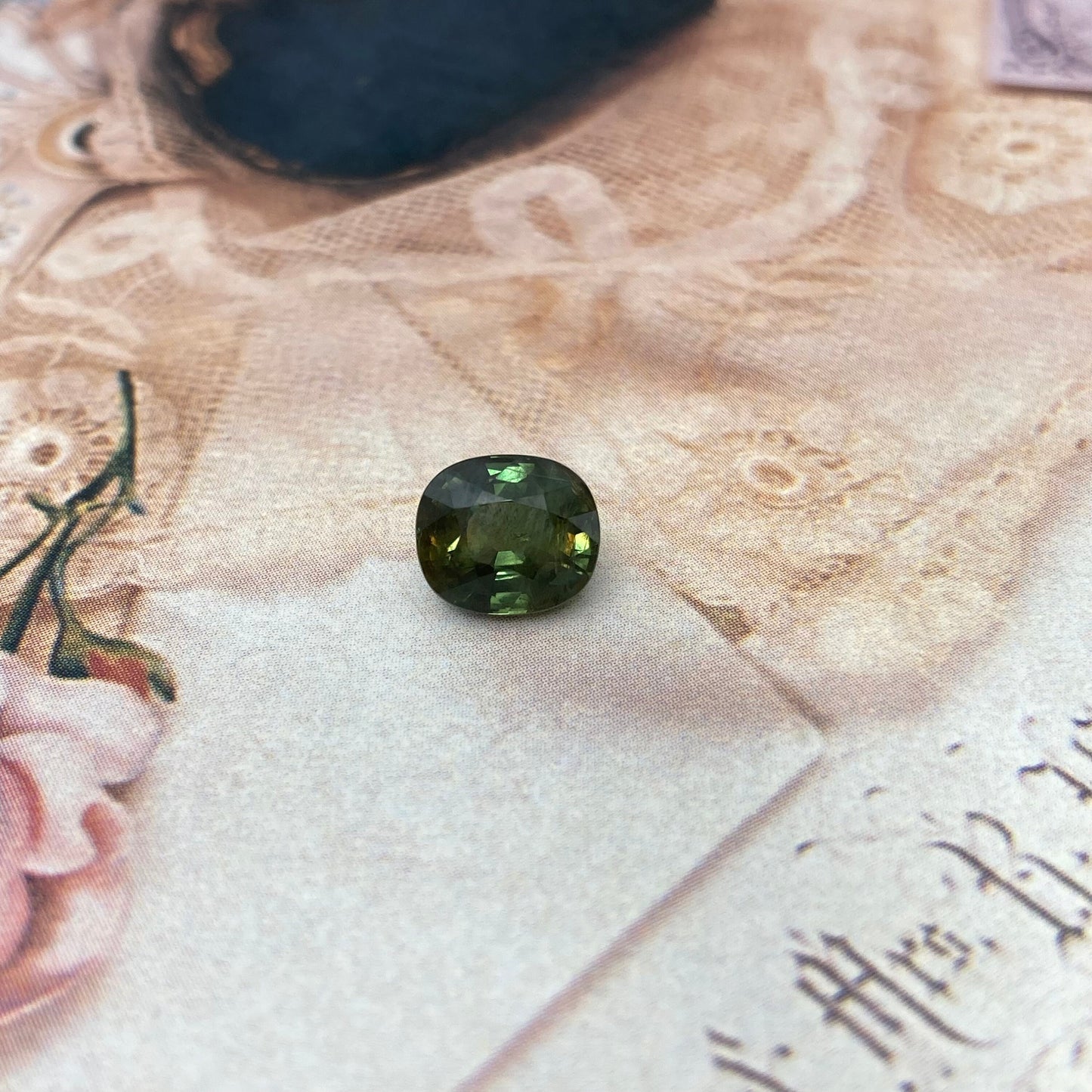 3.74 Carat BE Treated Natural Green Sapphire 9x7.7mm Oval/Cushion Corundum, BERYLLIUM TREATED, Faceted Loose, Gemstone Earth Mined Gem