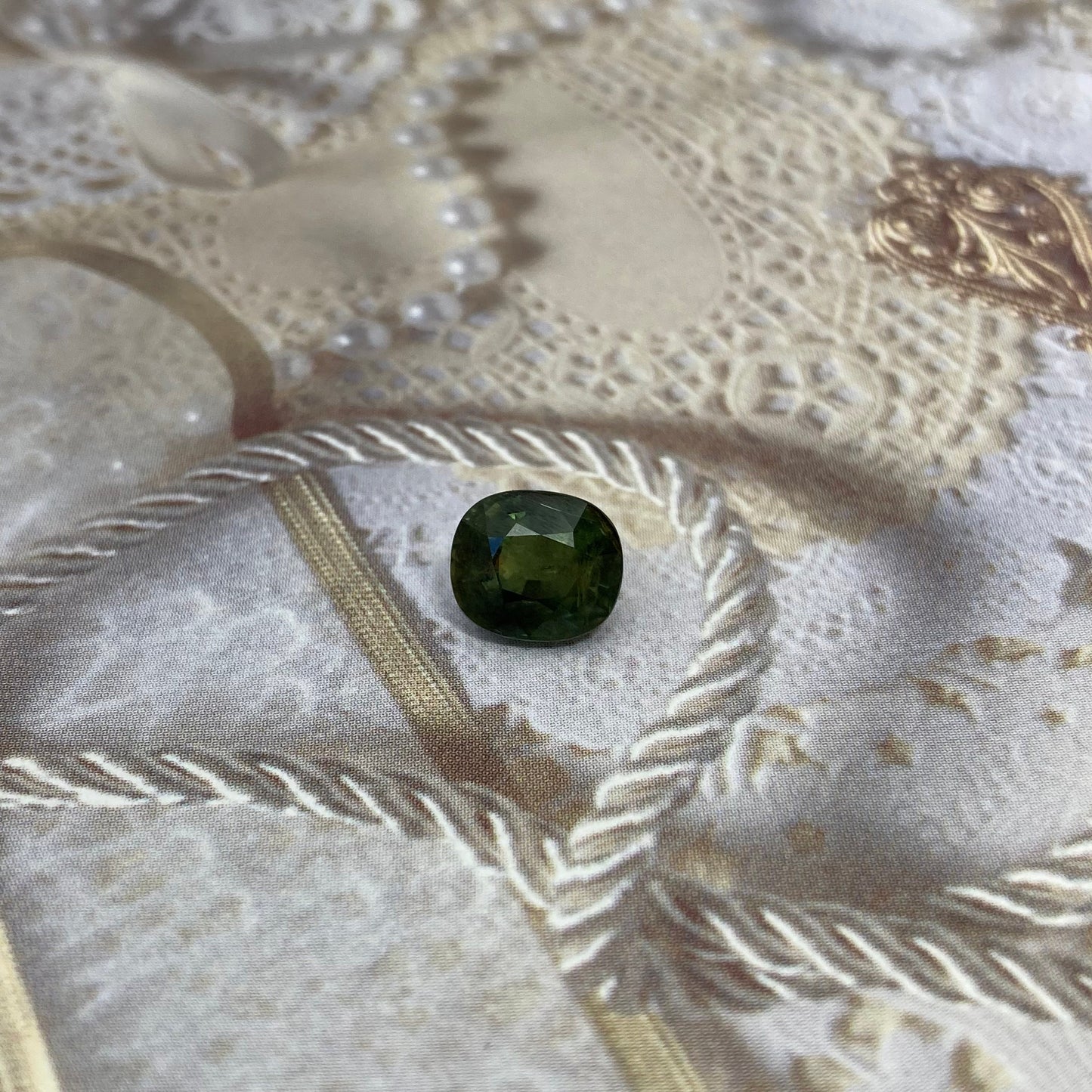 3.74 Carat BE Treated Natural Green Sapphire 9x7.7mm Oval/Cushion Corundum, BERYLLIUM TREATED, Faceted Loose, Gemstone Earth Mined Gem