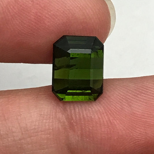 4.89 carat Natural Deep Green Tourmaline, 10.6x8.3mm Octagon Cut Faceted,
