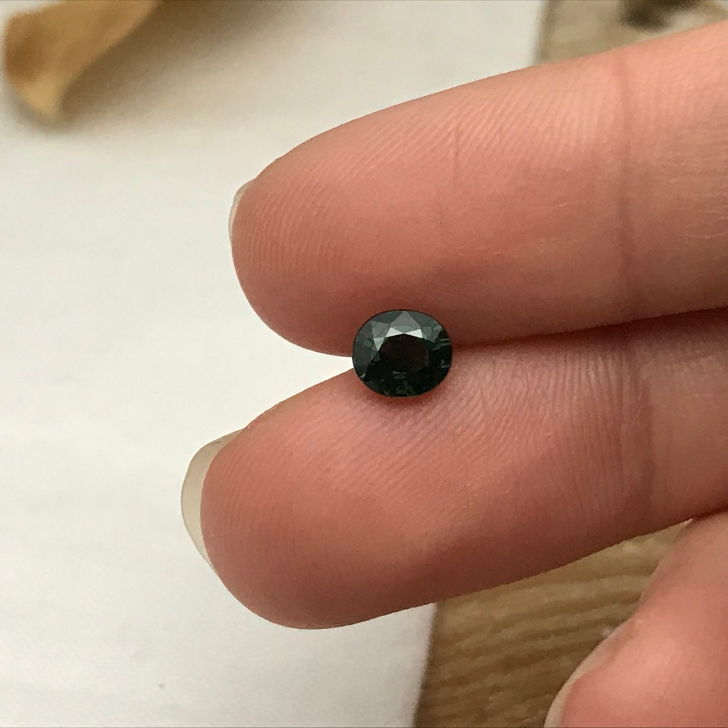 0.87 carat Natural Green Sapphire 5.8x5.1 Oval, Approx. 6x5mm