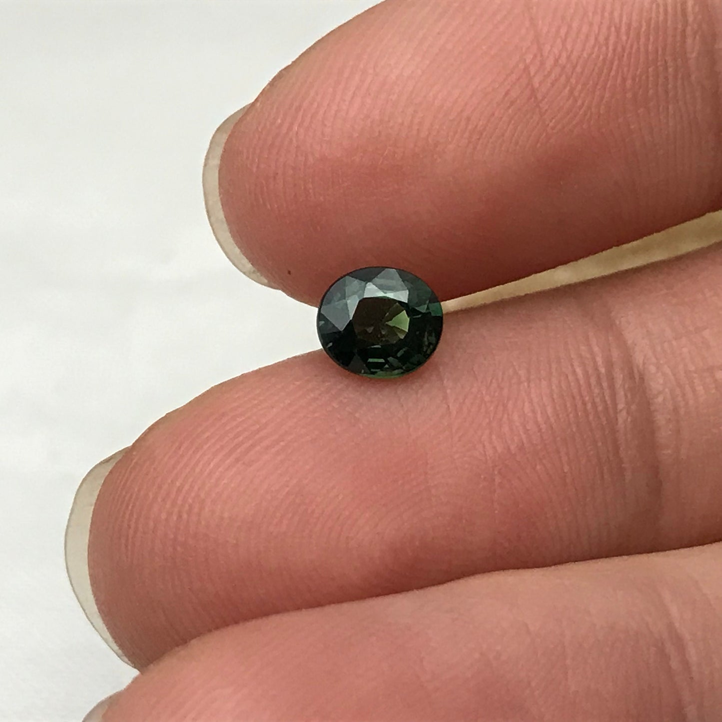 0.87 carat Natural Green Sapphire 5.8x5.1 Oval, Approx. 6x5mm