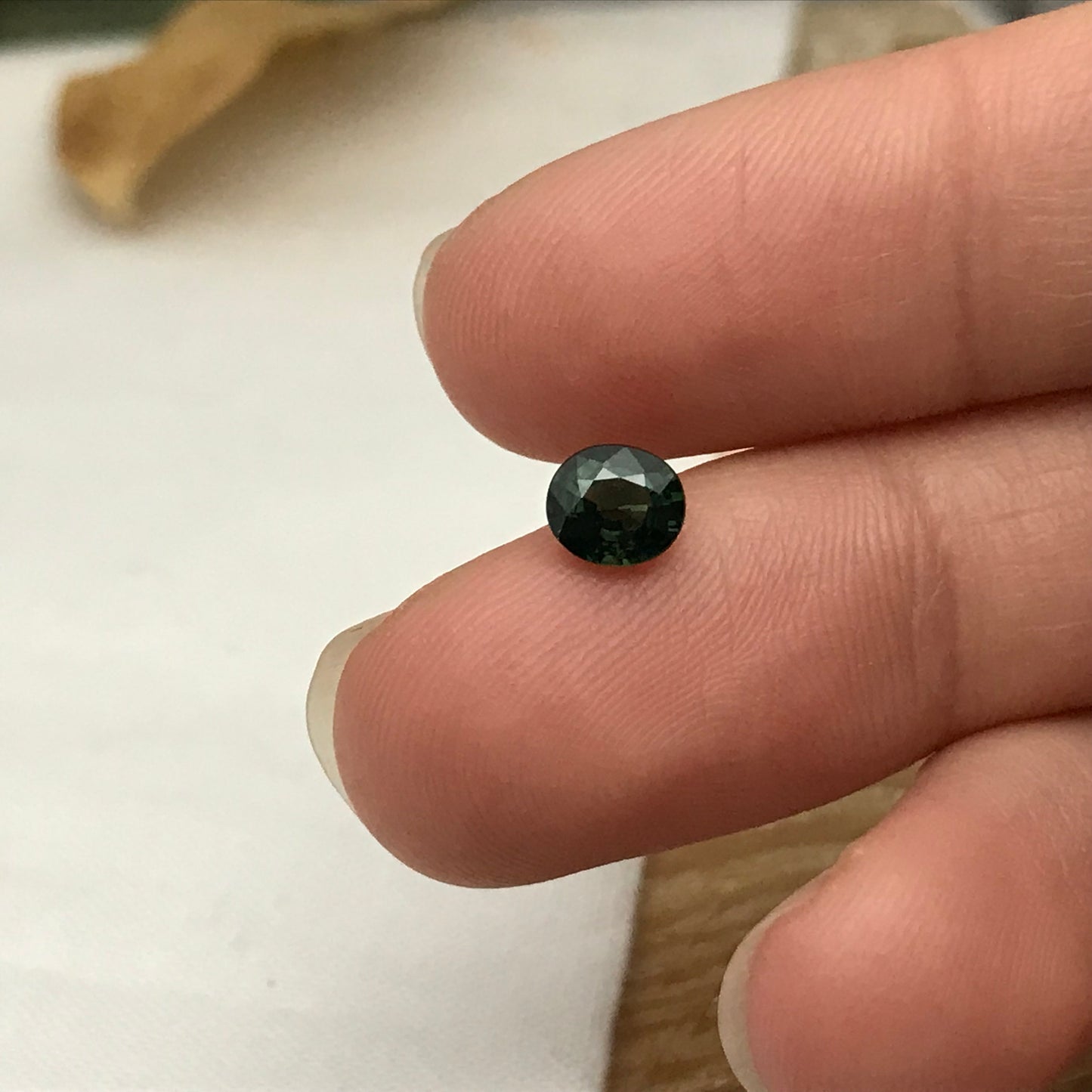 0.87 carat Natural Green Sapphire 5.8x5.1 Oval, Approx. 6x5mm