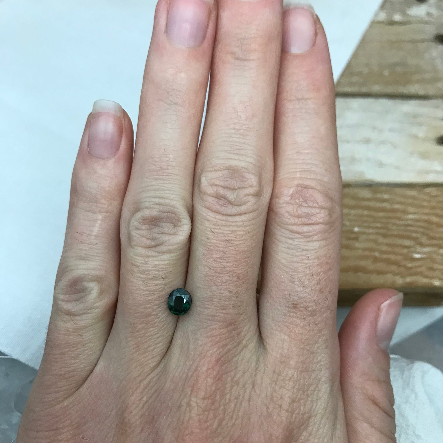 0.87 carat Natural Green Sapphire 5.8x5.1 Oval, Approx. 6x5mm