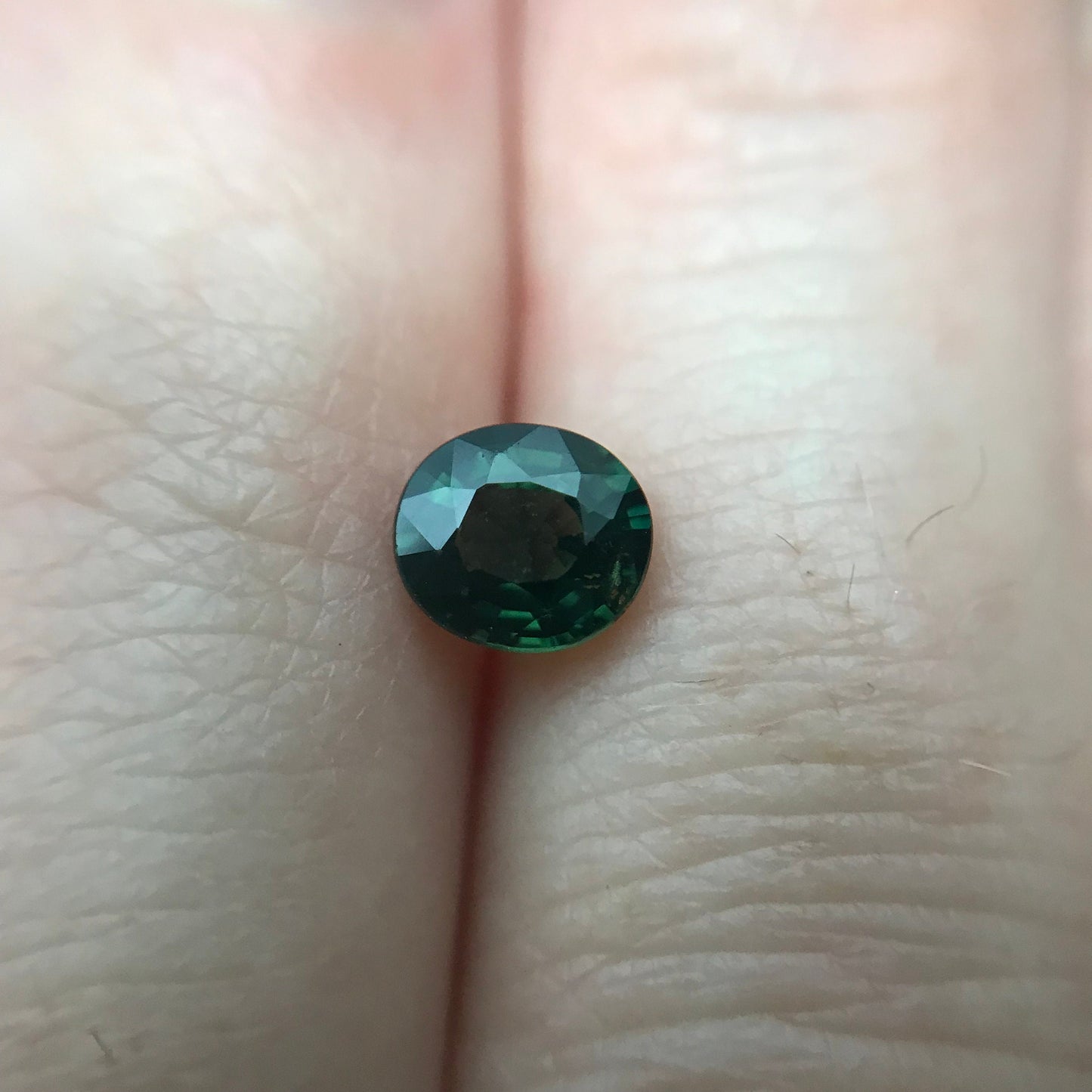 0.87 carat Natural Green Sapphire 5.8x5.1 Oval, Approx. 6x5mm