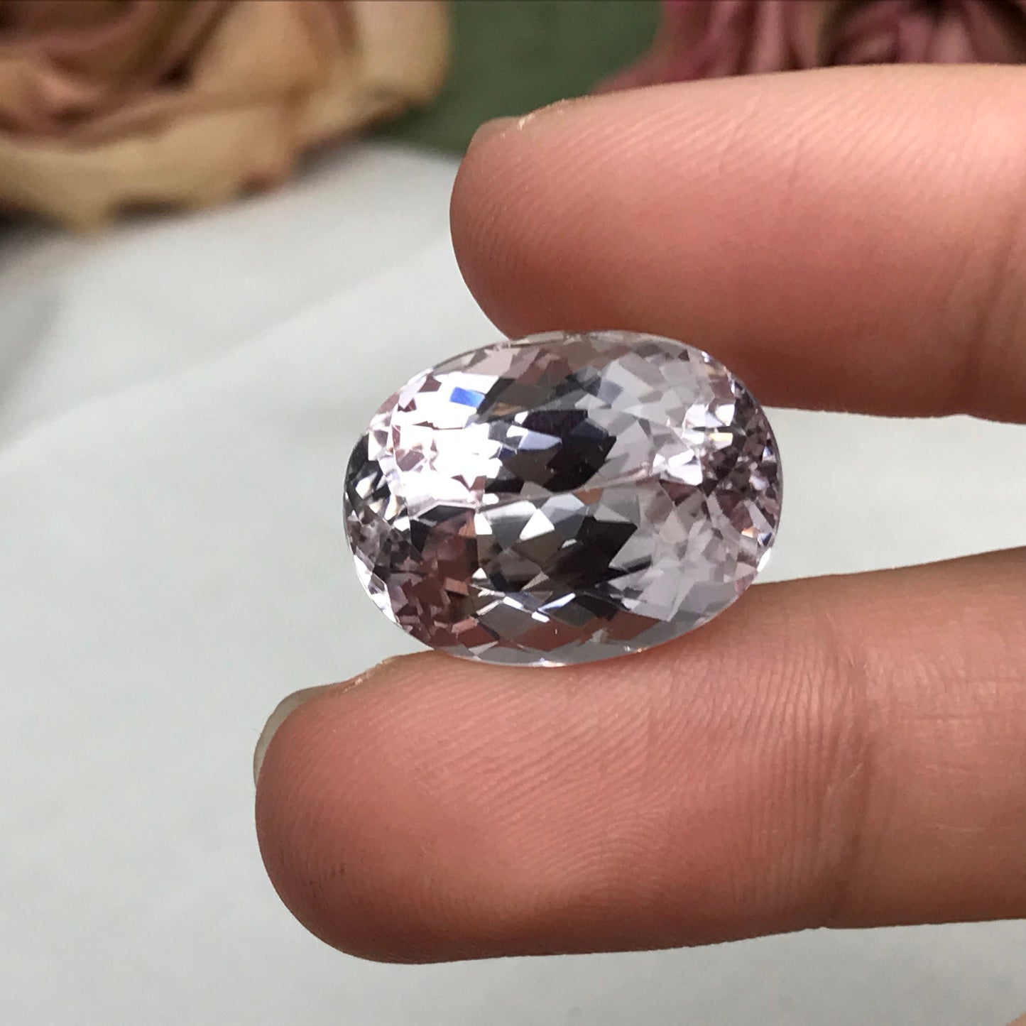 22.37 Carat Light Pink Kunzite 19.4x14.5mm Oval Cut, Spodumene, Faceted Loose Gemstone