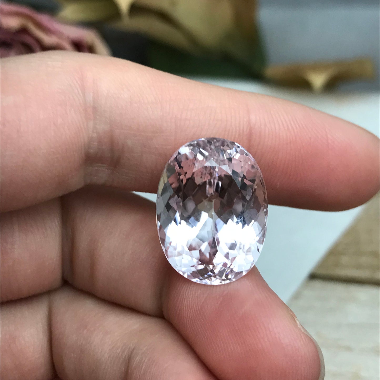 22.37 Carat Light Pink Kunzite 19.4x14.5mm Oval Cut, Spodumene, Faceted Loose Gemstone