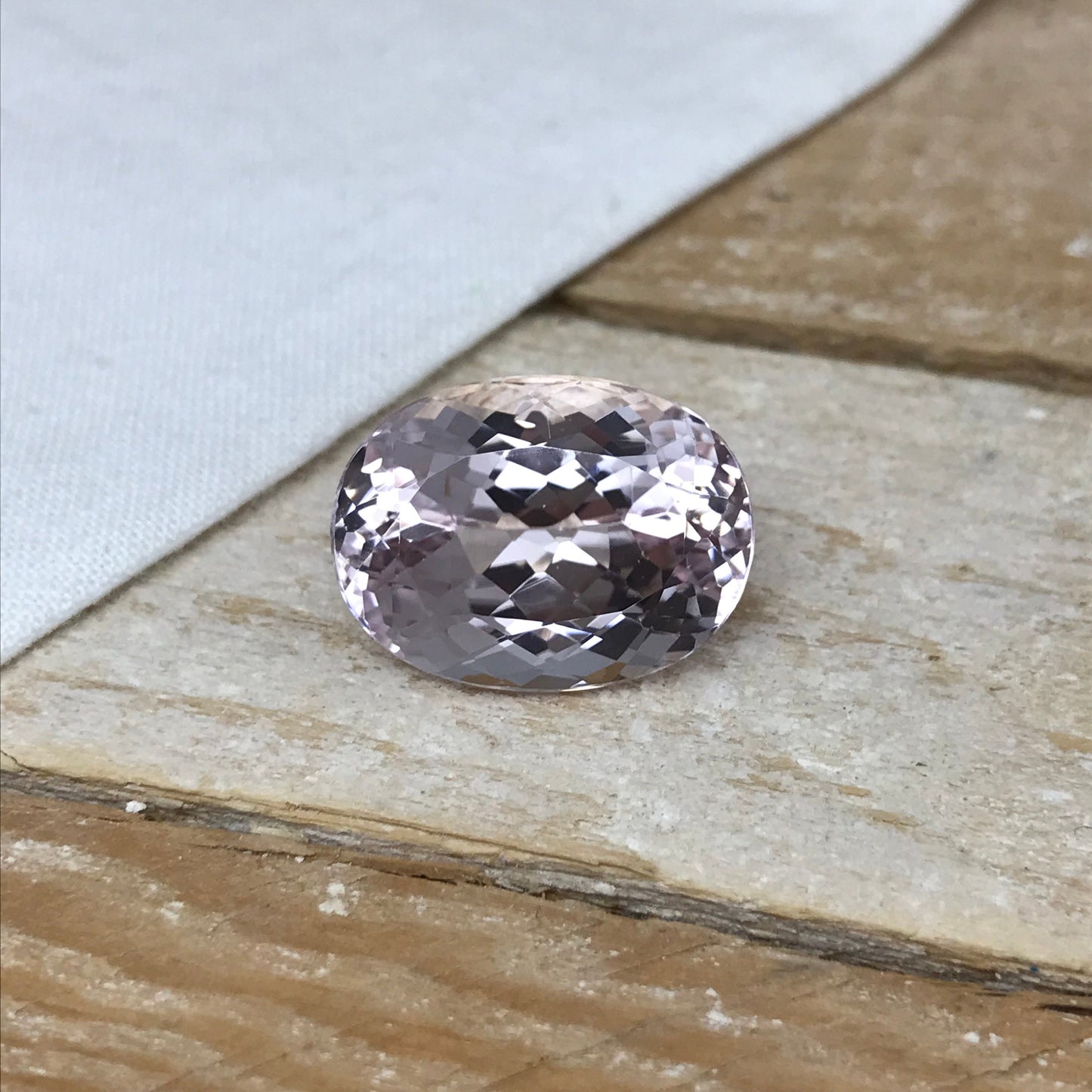 22.37 Carat Light Pink Kunzite 19.4x14.5mm Oval Cut, Spodumene, Faceted Loose Gemstone