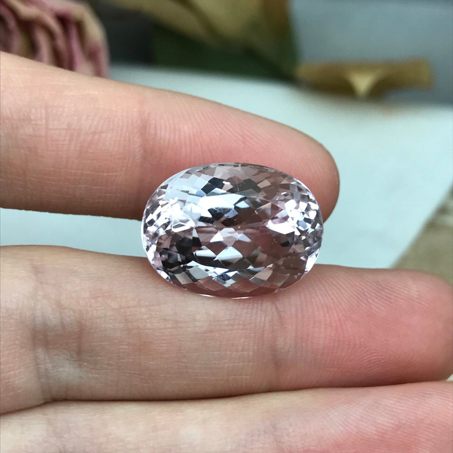 22.37 Carat Light Pink Kunzite 19.4x14.5mm Oval Cut, Spodumene, Faceted Loose Gemstone