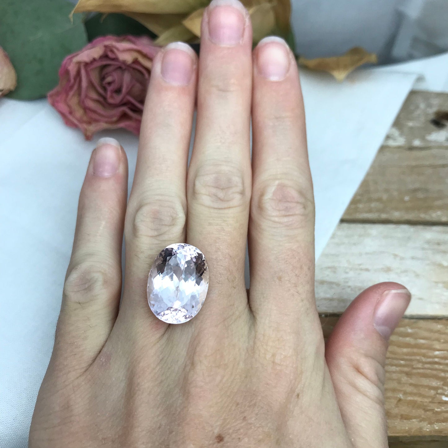 22.37 Carat Light Pink Kunzite 19.4x14.5mm Oval Cut, Spodumene, Faceted Loose Gemstone