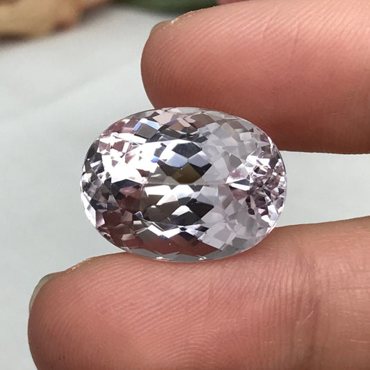 22.37 Carat Light Pink Kunzite 19.4x14.5mm Oval Cut, Spodumene, Faceted Loose Gemstone