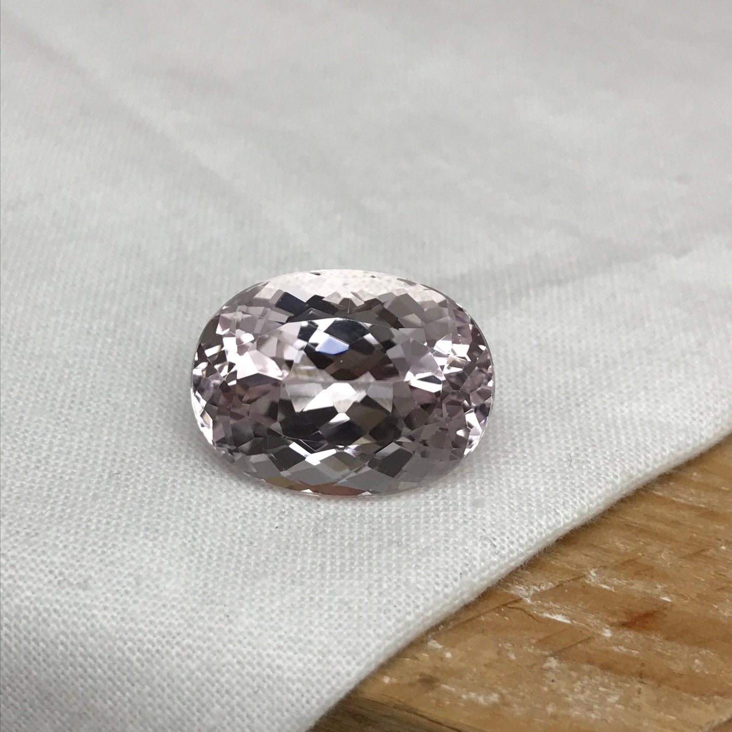 22.37 Carat Light Pink Kunzite 19.4x14.5mm Oval Cut, Spodumene, Faceted Loose Gemstone