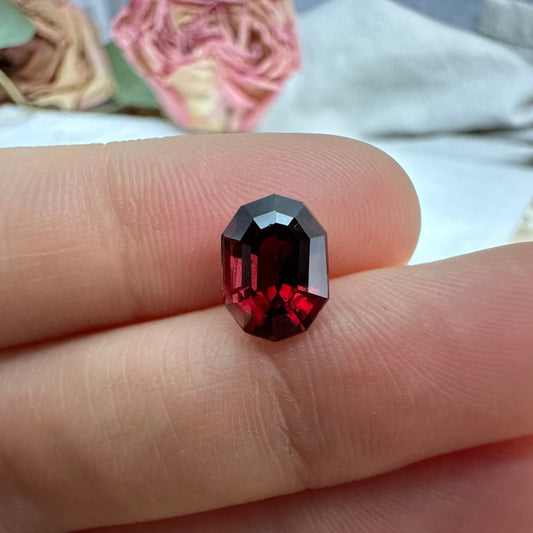 2.74 carat Natural Red Garnet, 9x6.6mm Fancy Oval Cut, Faceted Loose Gemstone