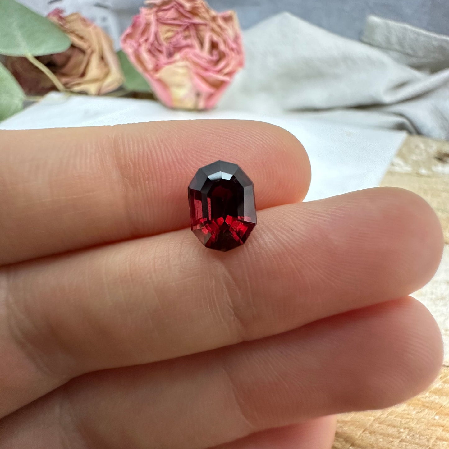 2.74 carat Natural Red Garnet, 9x6.6mm Fancy Oval Cut, Faceted Loose Gemstone