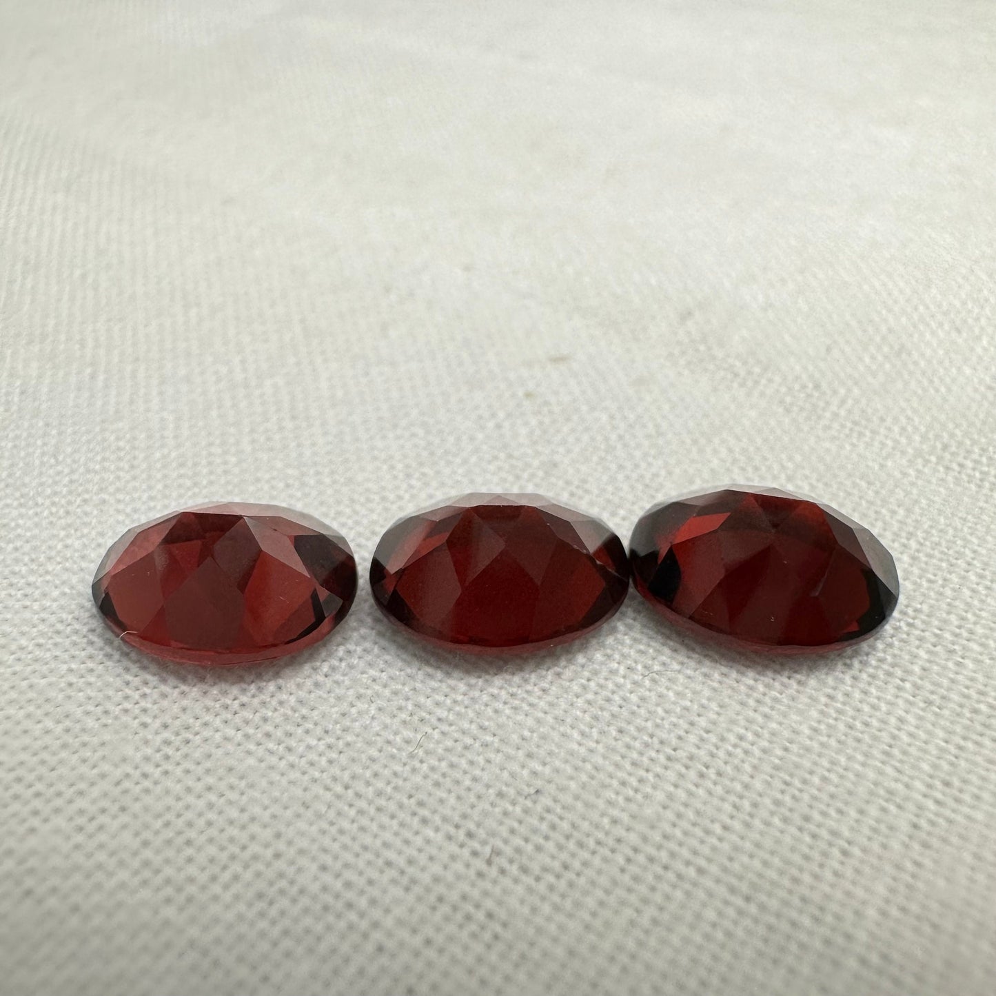Pick-One Garnet 9x7mm Oval Cut Faceted Loose Stones Unmounted Gemstone Red Flowing Gems Approx 2.09-2.32 Garnet