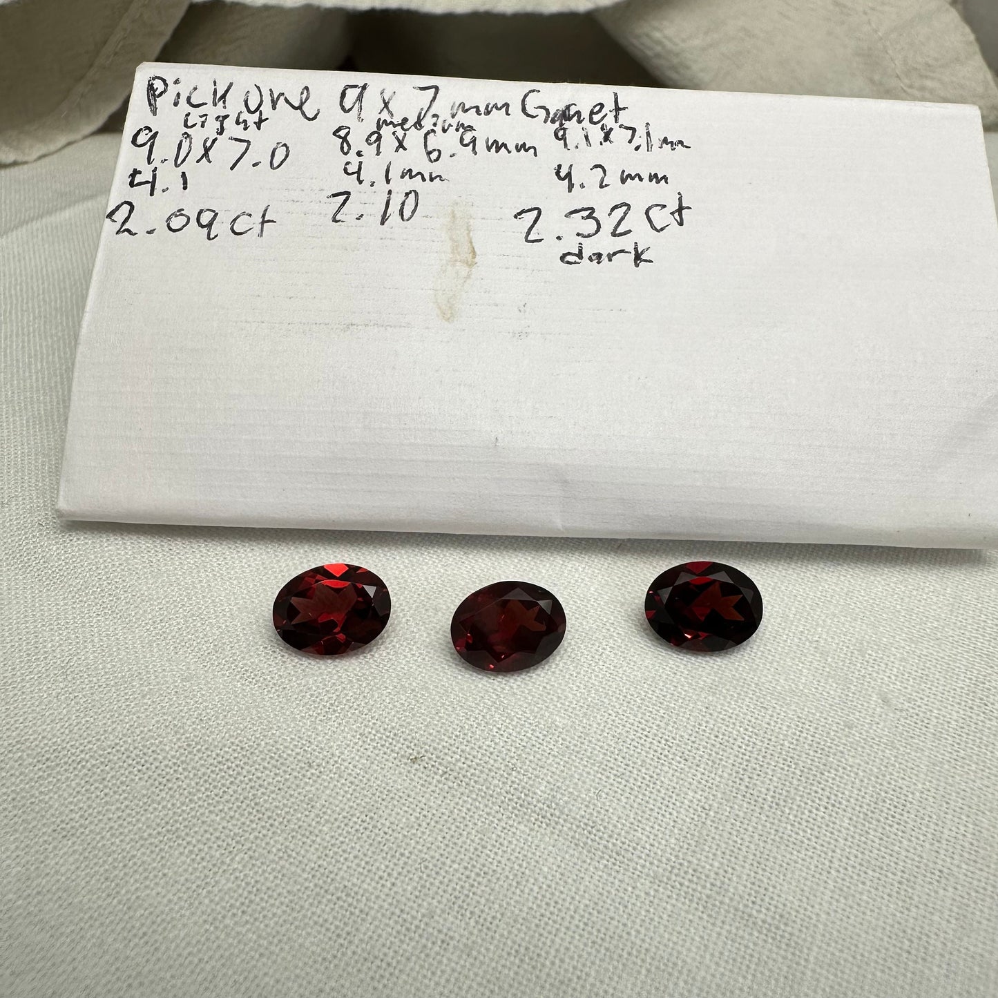 Pick-One Garnet 9x7mm Oval Cut Faceted Loose Stones Unmounted Gemstone Red Flowing Gems Approx 2.09-2.32 Garnet