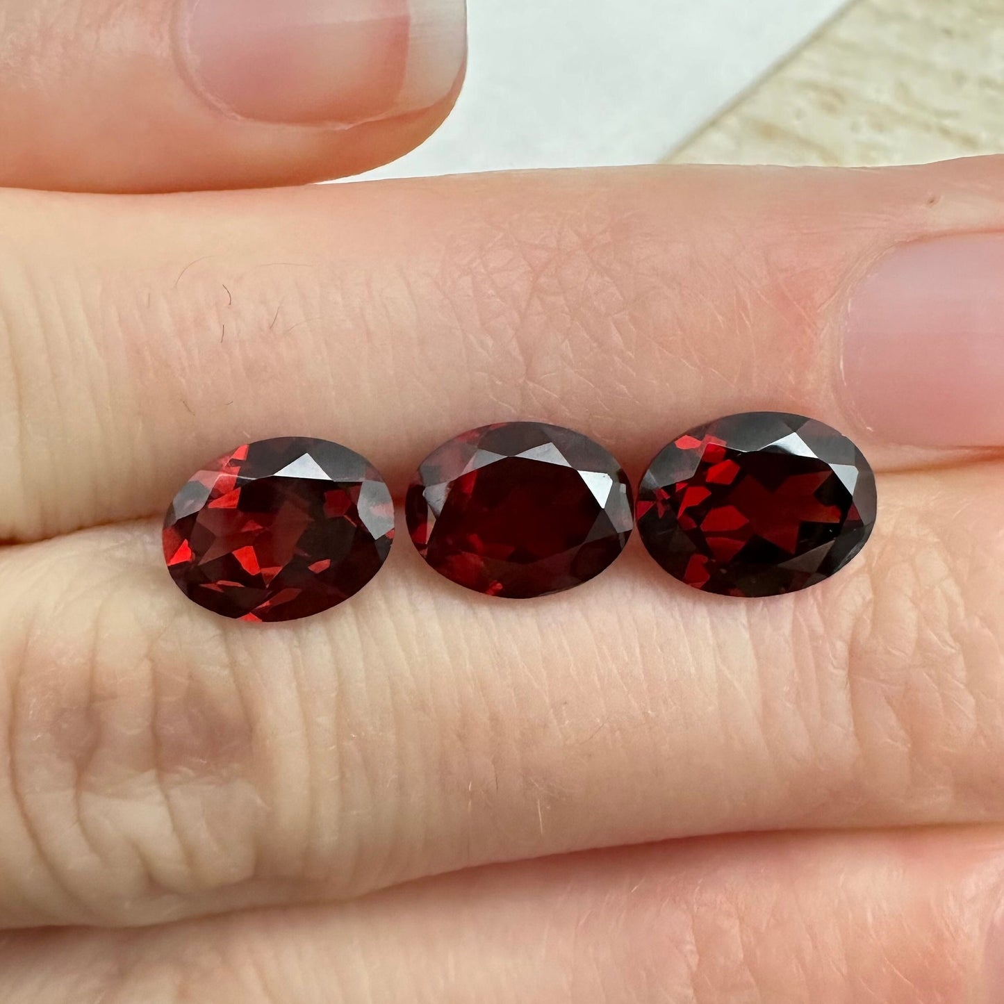 Pick-One Garnet 9x7mm Oval Cut Faceted Loose Stones Unmounted Gemstone Red Flowing Gems Approx 2.09-2.32 Garnet