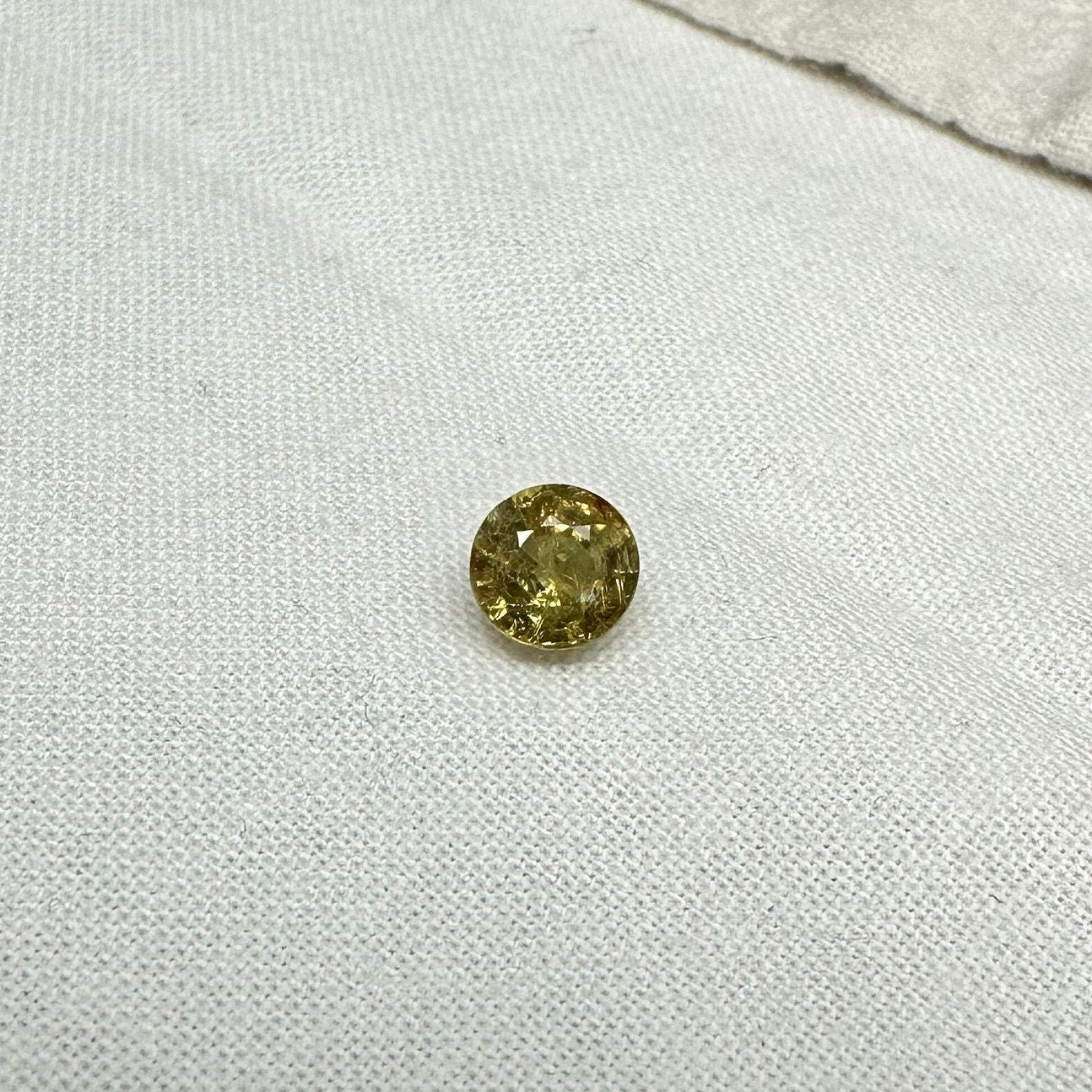 1.39 Carat Yellow Sapphire 6mm Round