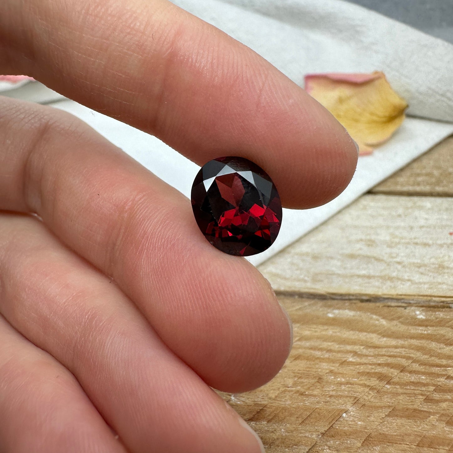 5.32 carat Natural Red Garnet, 12x10mm Oval Cut, Faceted Loose Gemstone, Recycled Gemstone