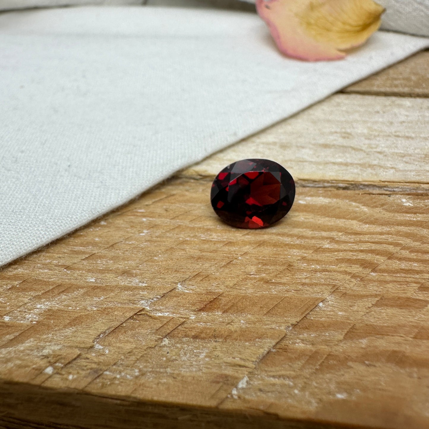 5.32 carat Natural Red Garnet, 12x10mm Oval Cut, Faceted Loose Gemstone, Recycled Gemstone