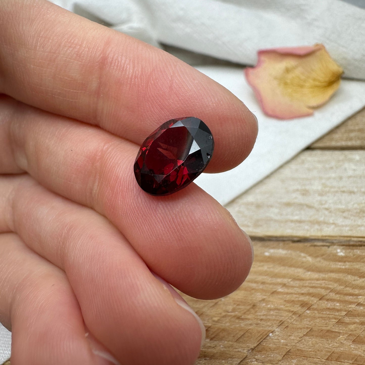 5.32 carat Natural Red Garnet, 12x10mm Oval Cut, Faceted Loose Gemstone, Recycled Gemstone
