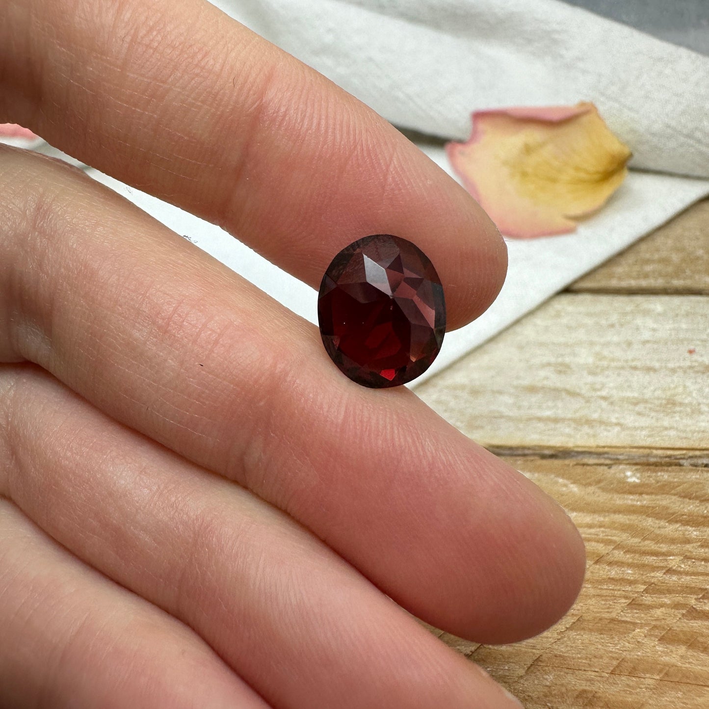 5.32 carat Natural Red Garnet, 12x10mm Oval Cut, Faceted Loose Gemstone, Recycled Gemstone
