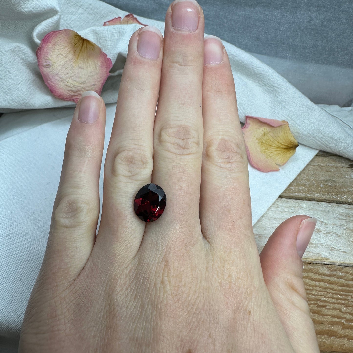 5.32 carat Natural Red Garnet, 12x10mm Oval Cut, Faceted Loose Gemstone, Recycled Gemstone