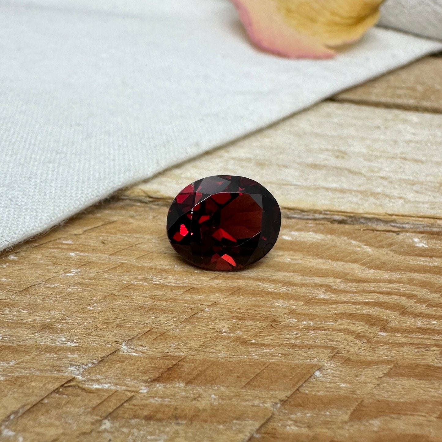 5.32 carat Natural Red Garnet, 12x10mm Oval Cut, Faceted Loose Gemstone, Recycled Gemstone