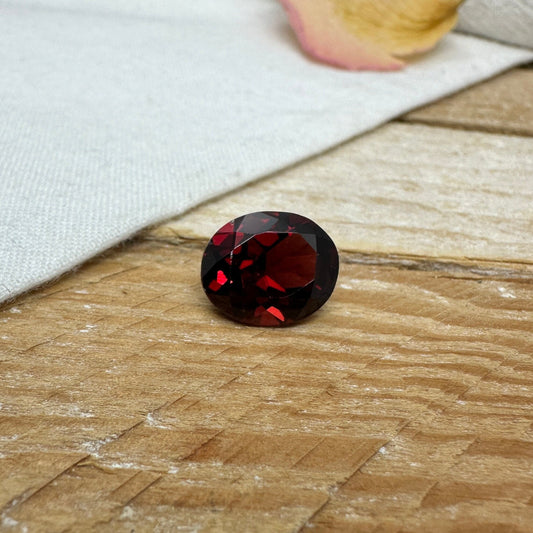 5.32 carat Natural Red Garnet, 12x10mm Oval Cut, Faceted Loose Gemstone, Recycled Gemstone