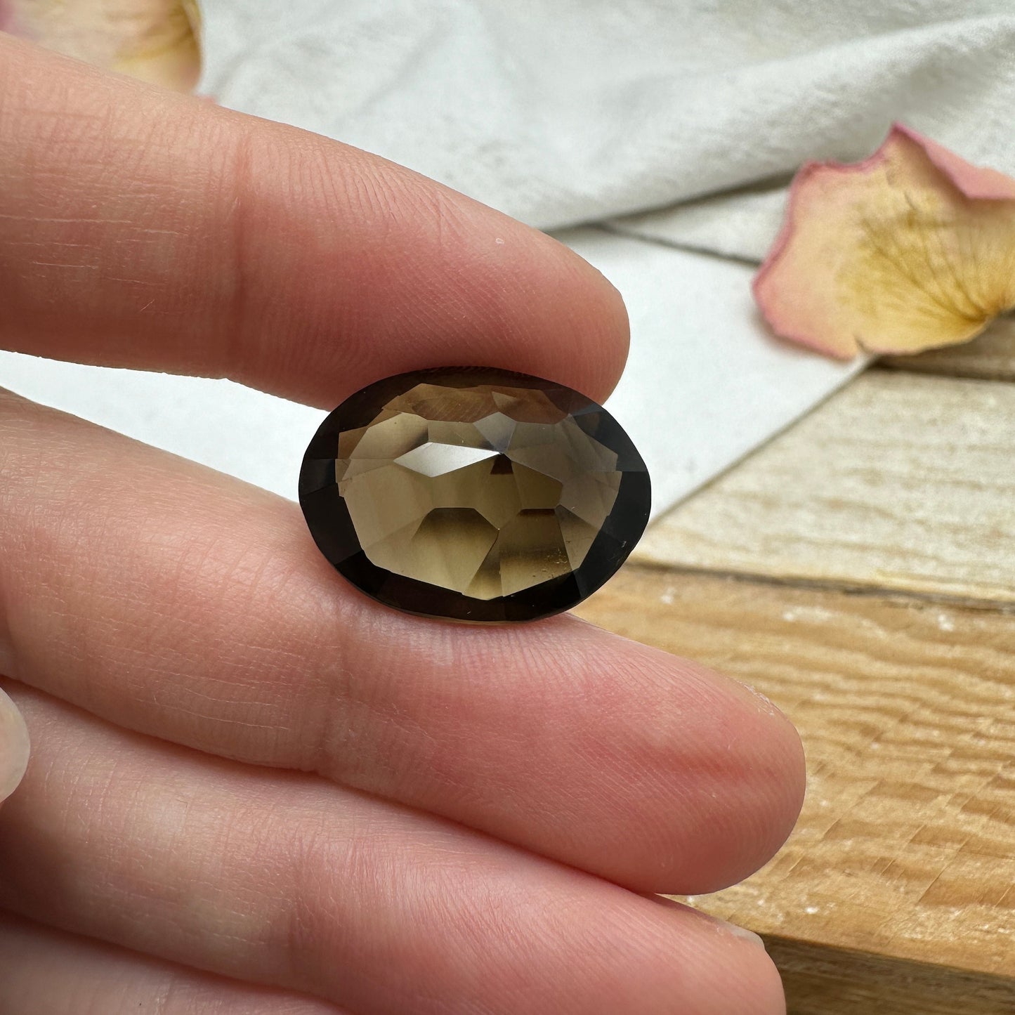 14.25 carat Natural Smoky Quartz, 19.3x15mm Oval Cut Loose Stone Gemstone Brown Gem