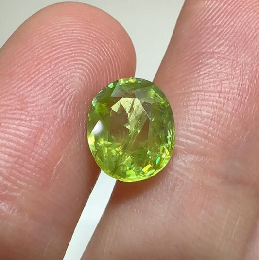 10x8mm Yellow Green Sphene 2.87 Ct, Oval Cut, Natural Sphene, Faceted Loose Titanite with Fire