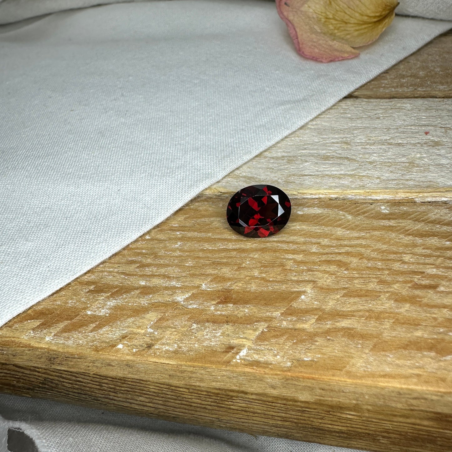 5.32 carat Natural Red Garnet, 12x10mm Oval Cut, Faceted Loose Gemstone, Recycled Gemstone