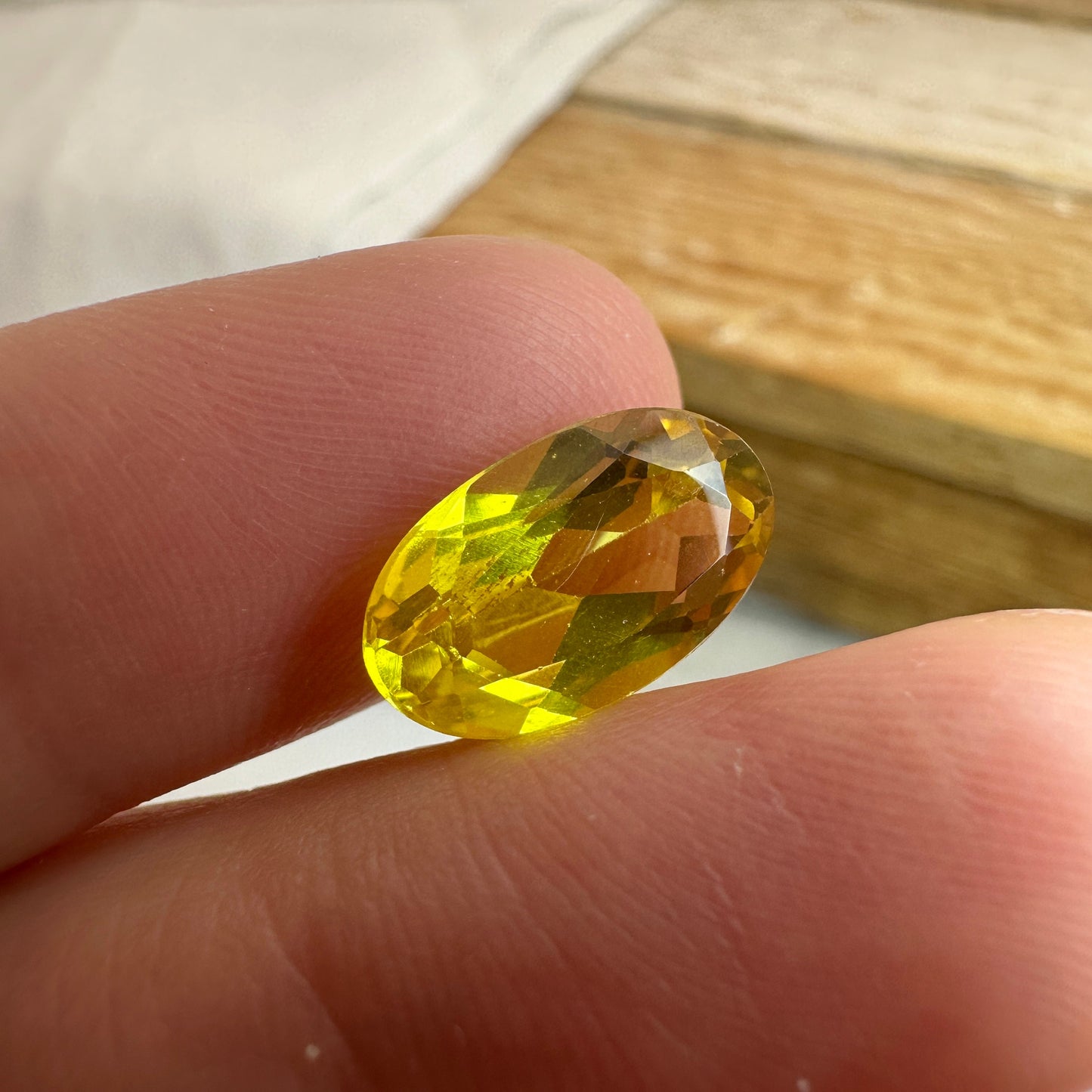 Yellow Lab Sapphire 4.69 Carat 13.5x8.1mm Oval Cut, Unmounted Faceted Loose Gemstones Synthetic Corundum