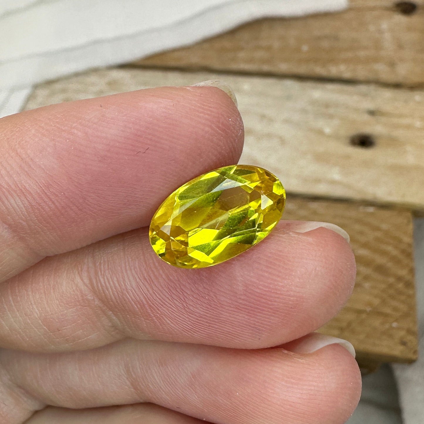 Yellow Lab Sapphire 4.69 Carat 13.5x8.1mm Oval Cut, Unmounted Faceted Loose Gemstones Synthetic Corundum