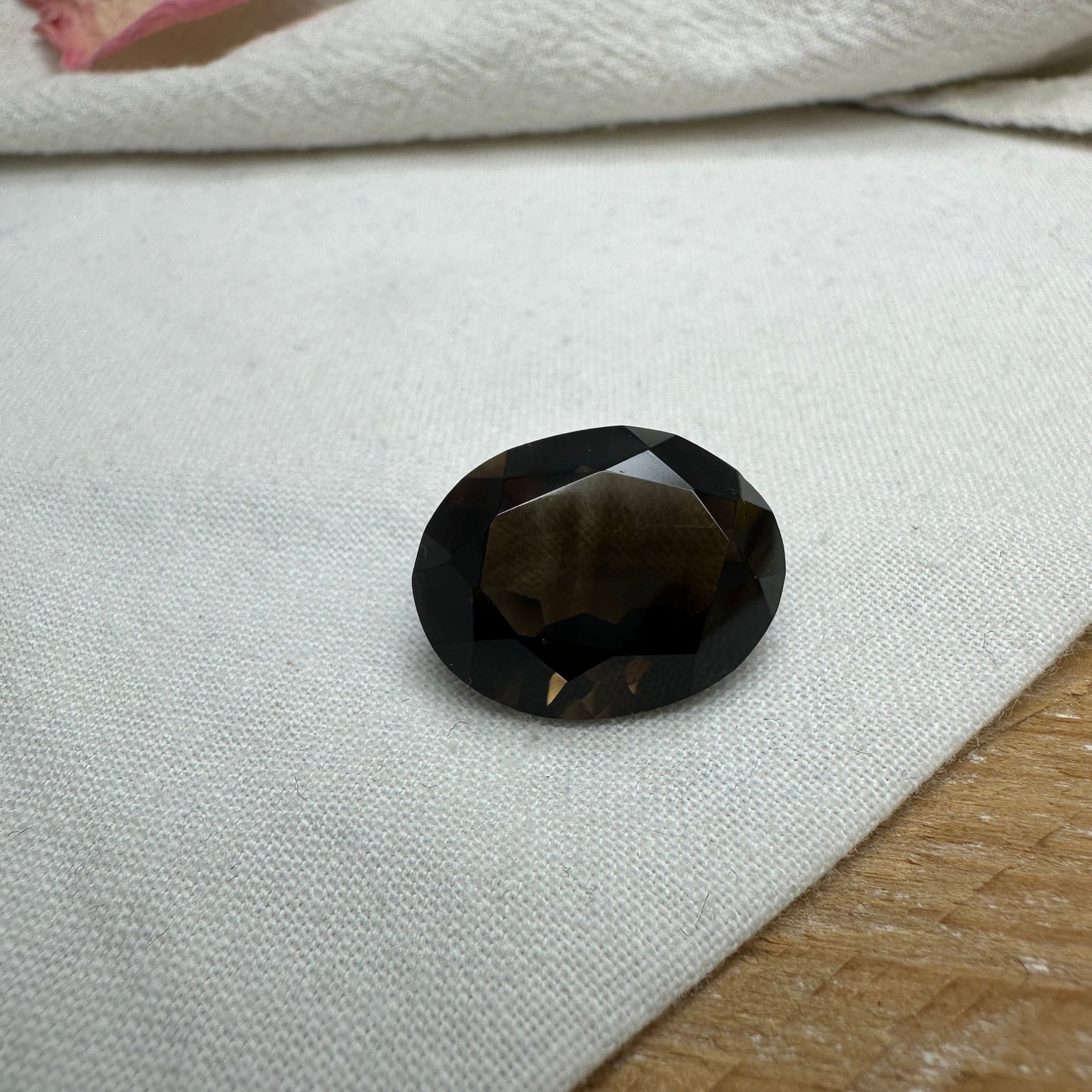 14.25 carat Natural Smoky Quartz, 19.3x15mm Oval Cut Loose Stone Gemstone Brown Gem