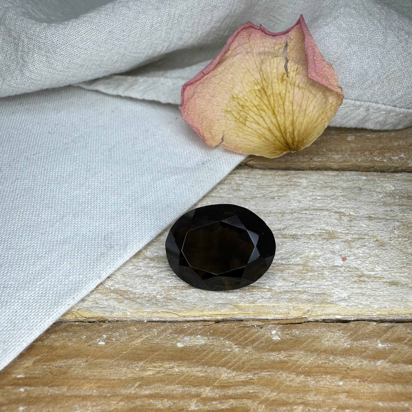 14.25 carat Natural Smoky Quartz, 19.3x15mm Oval Cut Loose Stone Gemstone Brown Gem