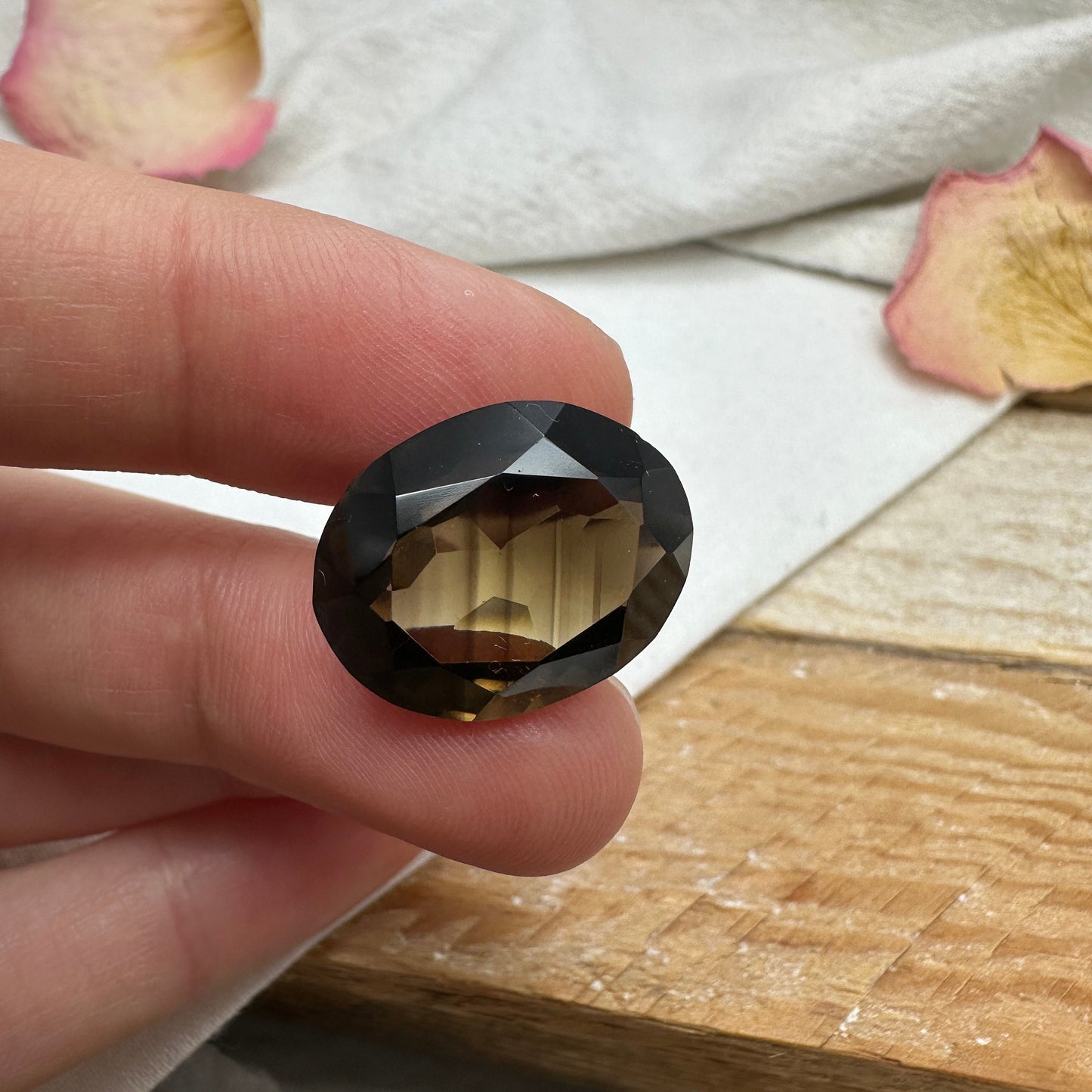 14.25 carat Natural Smoky Quartz, 19.3x15mm Oval Cut Loose Stone Gemstone Brown Gem