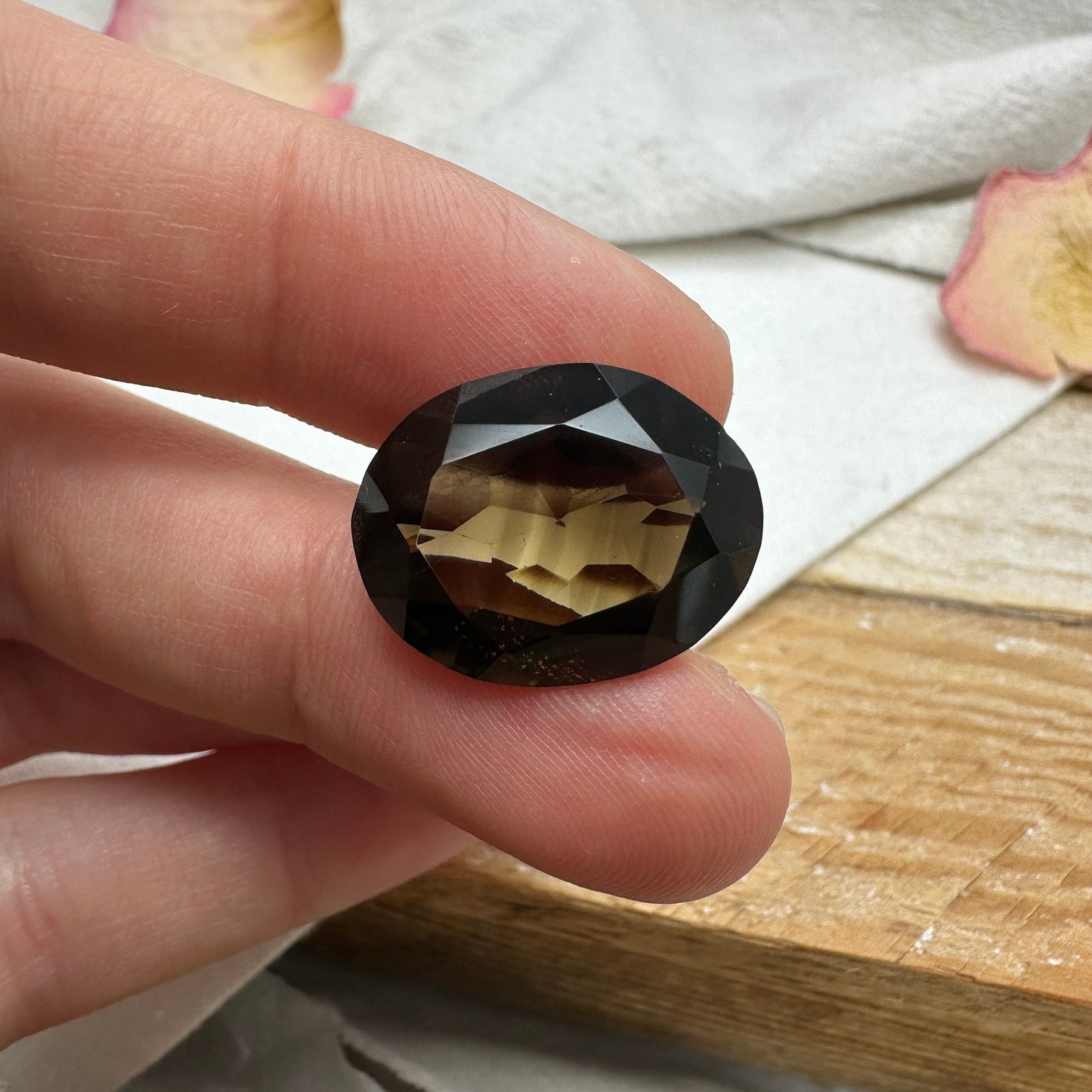 14.25 carat Natural Smoky Quartz, 19.3x15mm Oval Cut Loose Stone Gemstone Brown Gem